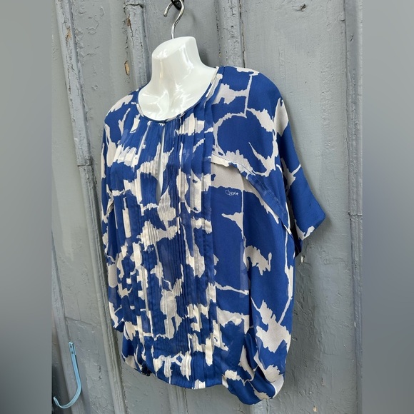 Diane Von Furstenberg Blue Silk Khalila Chiffon blouse, size Small - Picture 2 of 12